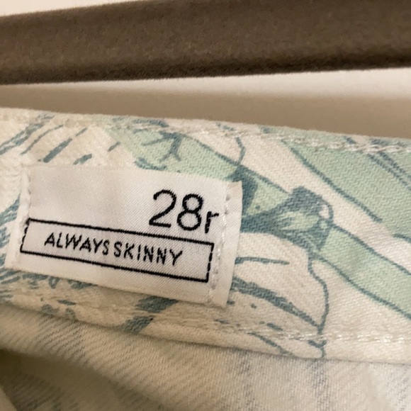 Gap Floral Jeans - Picture 5 of 5